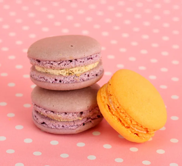 Gentle macaroons on pink background — Stock Photo, Image