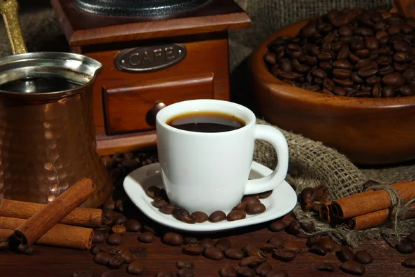 Метал Турк і чашка кави крупним планом — стокове фото