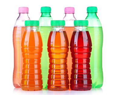 niños jugando en el castillo de edificio arena de playa