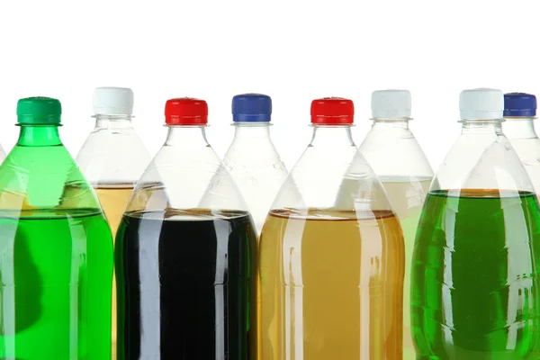 Surtido de botellas con bebidas sabrosas, aisladas en blanco — Foto de Stock