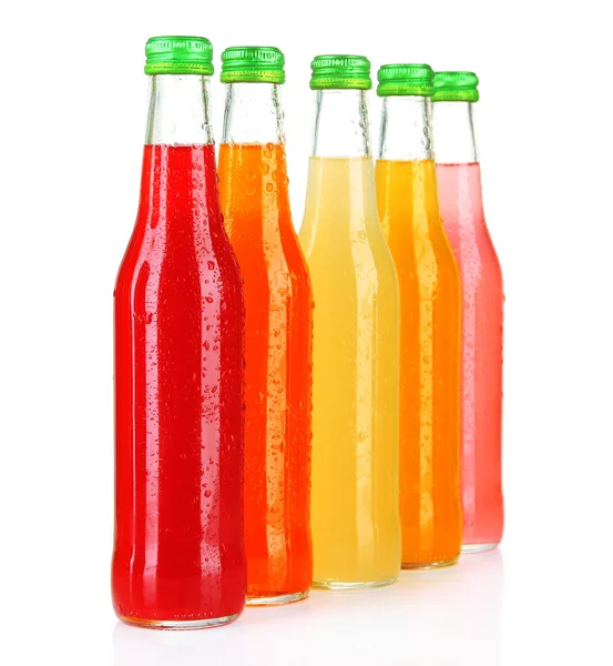 Botellas con bebidas sabrosas, aisladas en blanco — Foto de Stock