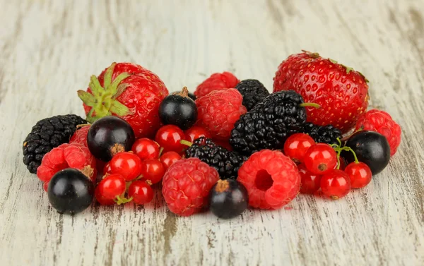 Fructe coapte pe masă close-up — Fotografie, imagine de stoc