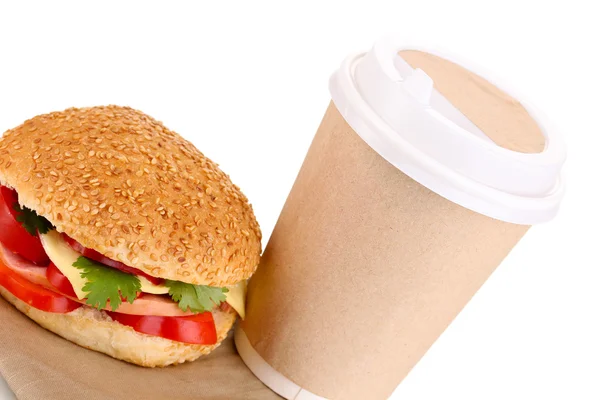Sandwich apetitoso con café en taza desechable aislado en blanco — Foto de Stock