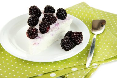 Cheesecake beyaz tabak portre üzerinde taze çilek ile