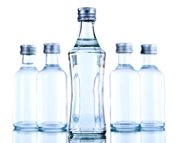 Minibar flessen, geïsoleerd op wit — Stockfoto