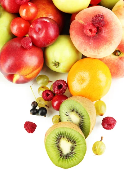 Assortiment van sappige vruchten, geïsoleerd op wit — Stockfoto