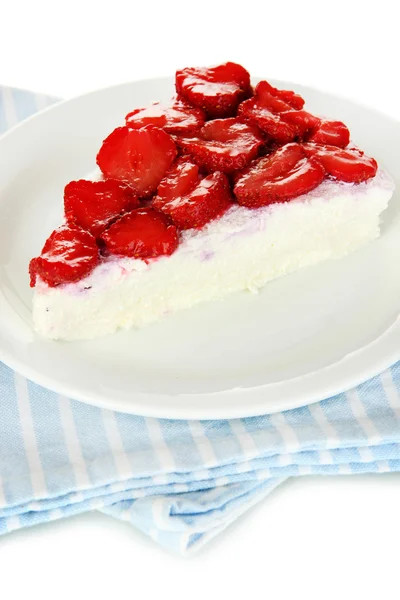 Cheesecake with fresh berries on white plate closeup — Stock Photo, Image