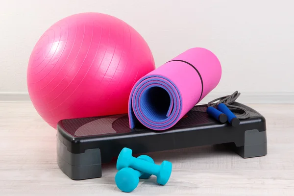 Diferentes herramientas para fitness en la habitación —  Fotos de Stock