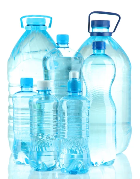 Botellas de agua, aisladas sobre blanco — Foto de Stock