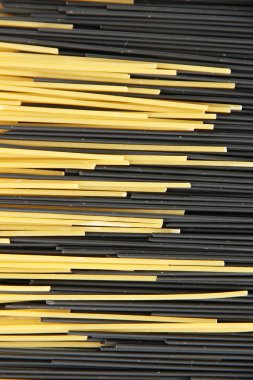 siyah ve sarı spagetti arka plan