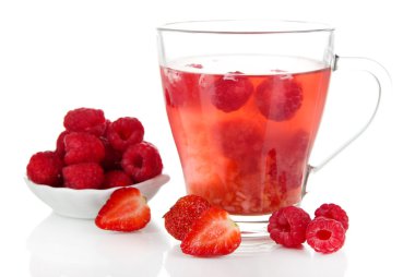 berry üzerinde beyaz izole çay