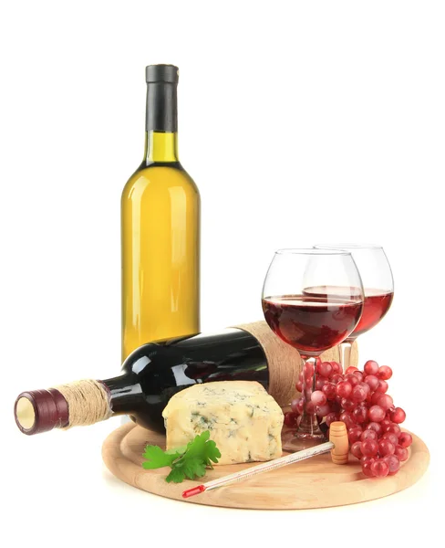 Vinho, queijo azul saboroso e uva, isolado em branco — Fotografia de Stock