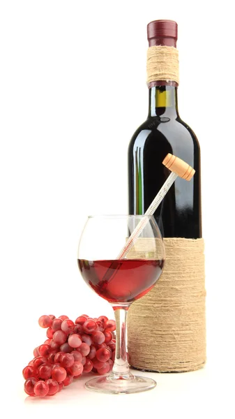 ボトル、温度計、白で隔離されるワインのガラス — ストック写真