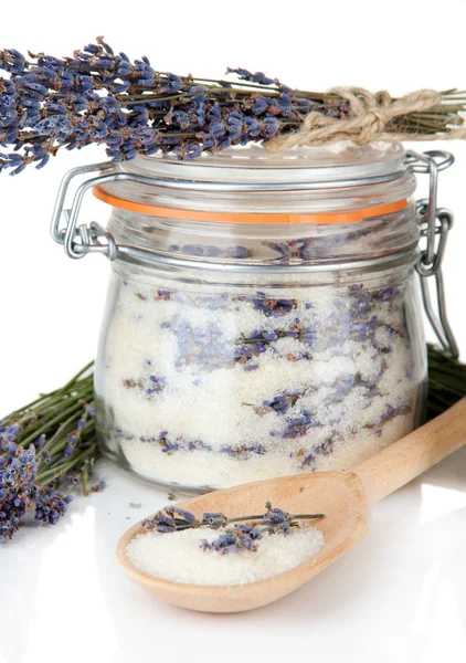 Jar lavendel socker och färsk lavendel blommor isolerad på vit — Stockfoto