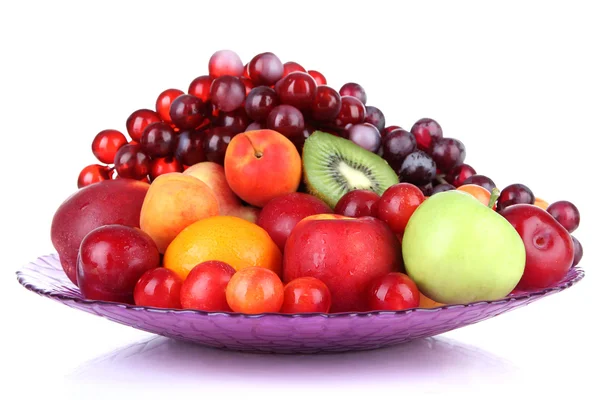 Sortimento de frutas suculentas isoladas em branco — Fotografia de Stock