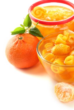 lezzet ve üzerinde beyaz izole mandalina, portakal reçeli