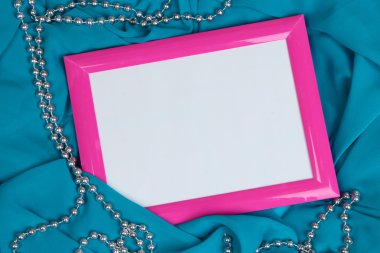 güzel ipek zemin üzerine boş çerçeve