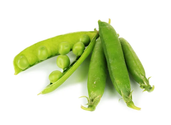 Zoete groene erwten geïsoleerd op wit — Stockfoto