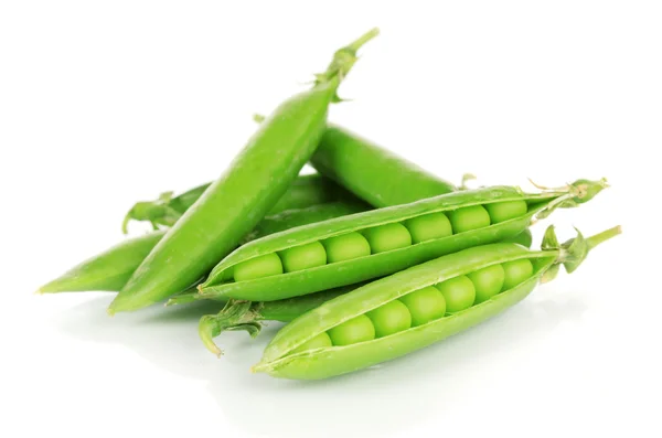 白で隔離される甘いグリーン豆 — ストック写真