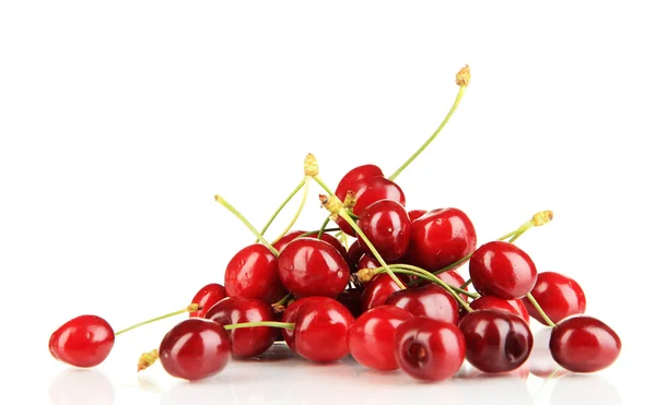 Viele reife rote Kirschbeeren isoliert auf weiß — Stockfoto