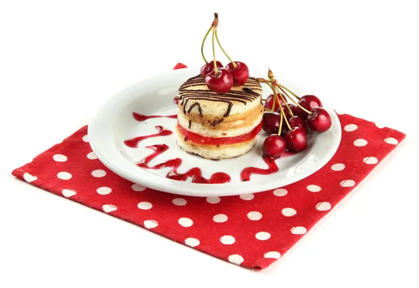 Sabroso pastel de galletas en el plato aislado en blanco — Foto de Stock