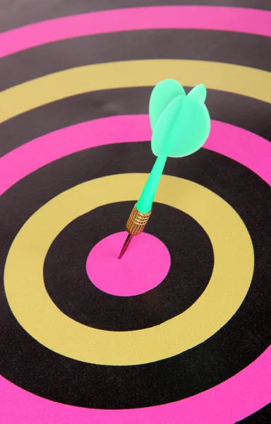 Target with dart close-up — Stock Photo, Image