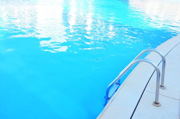 Готель плавальний басейн — стокове фото