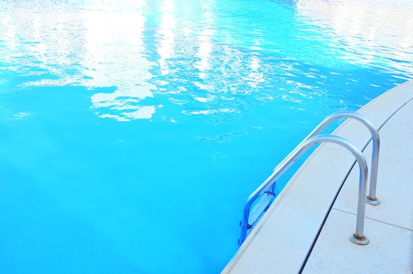 Hotel swimming pool — Stock Photo, Image