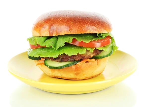 Duże i smaczne hamburgera na płytkę na białym tle — Zdjęcie stockowe