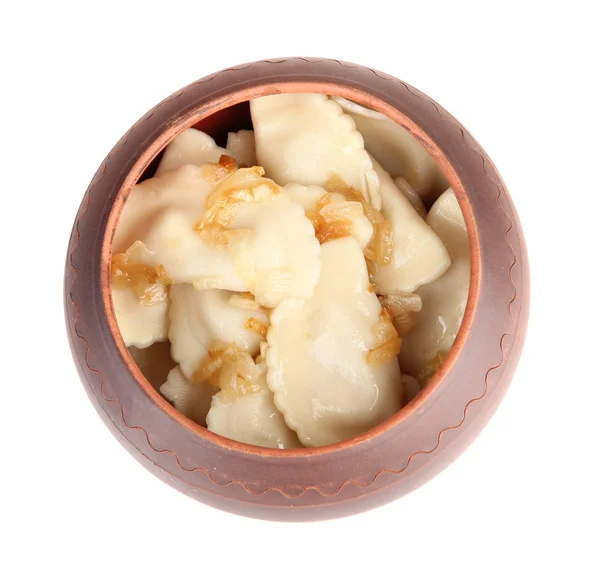 Sabrosas albóndigas con cebolla frita en maceta marrón, aisladas en blanco —  Fotos de Stock