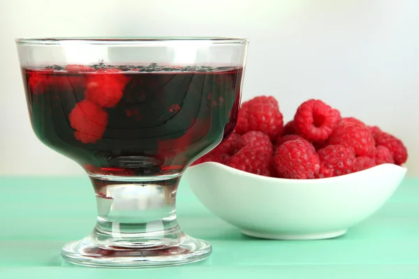 Jelly with fresh berries on green wooden table — Stock Photo, Image