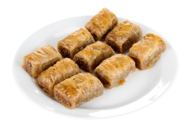 plaka üzerinde beyaz izole tatlı baklava