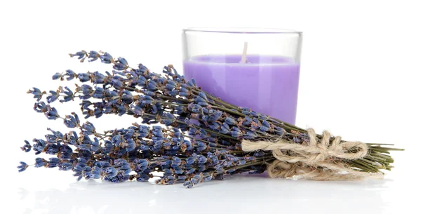 Lavendel kaars met verse lavendel, geïsoleerd op wit — Stockfoto