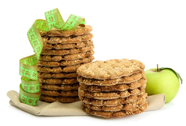 Mumsiga knäckebröd, äpple och måttband, isolerad på vit — Stockfoto