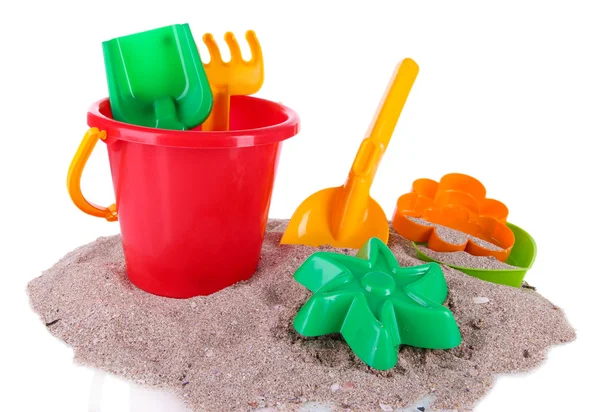 Kinderspeelgoed op zand geïsoleerd op wit — Stockfoto