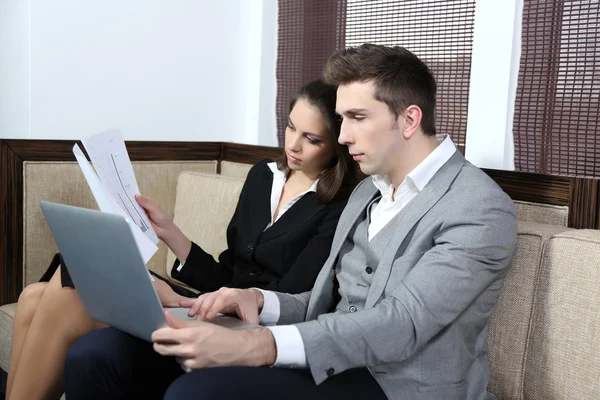 Business people on sofa — Stock Photo, Image