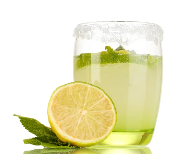 Limonata in vetro isolata su bianco — Foto Stock