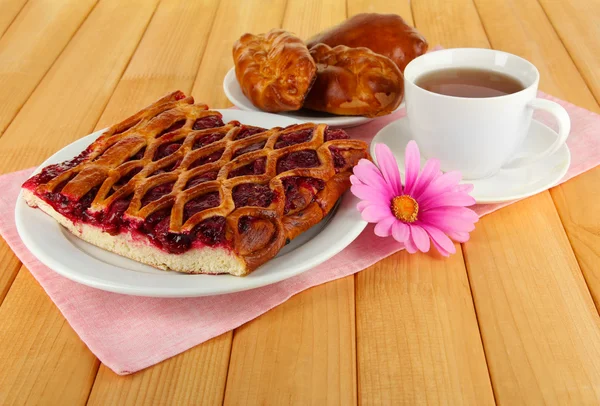 Cherry Pie with tea on table close-up — Stock Photo, Image