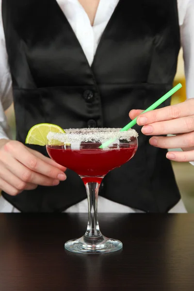 Barmen hand with shaker pouring cocktail into glass, on close up — Stock Photo, Image