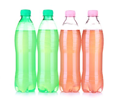 niños jugando en el castillo de edificio arena de playa