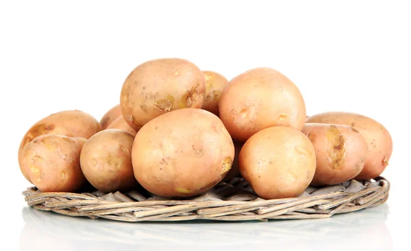 Aardappel op houten lade rieten geïsoleerd op wit — Stockfoto