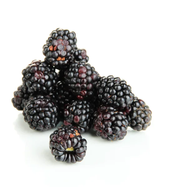 成熟黑莓上白色隔离 — 图库照片