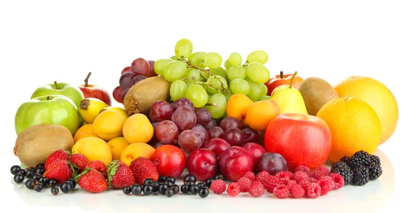 Frutas y bayas frescas aisladas en blanco — Foto de Stock