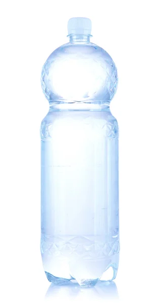 Şişe su, üzerinde beyaz izole — Stok fotoğraf