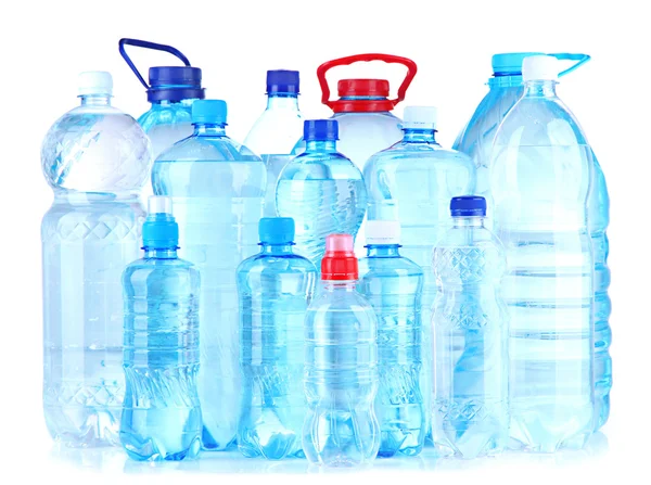 Botellas de agua, aisladas sobre blanco — Foto de Stock