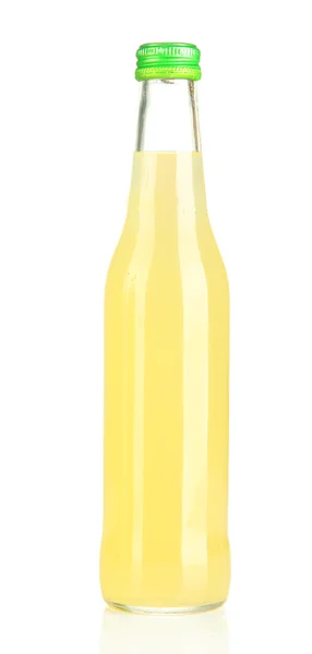 Láhev s chutný nápoj, izolované na bílém — Stock fotografie