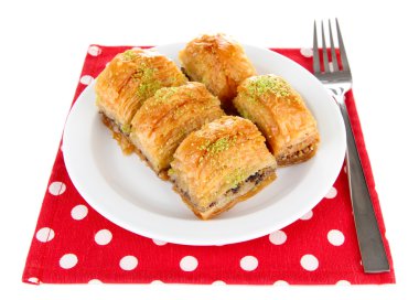 plaka üzerinde beyaz izole tatlı baklava