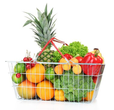 taze meyve ve sebzeler üzerinde beyaz izole metal sepet çeşitleri