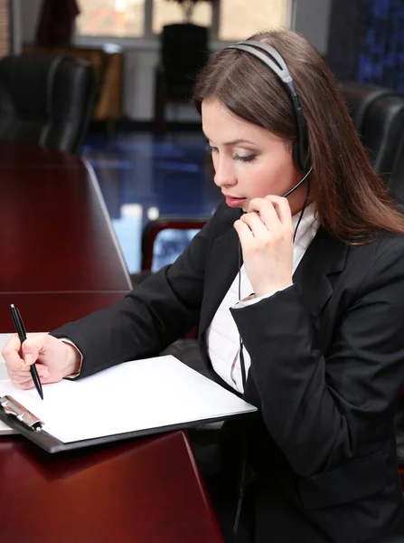 Call center operator at wor — Stock Photo, Image