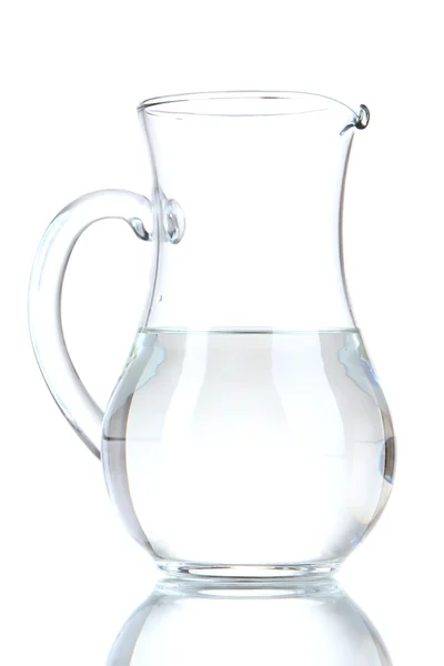 Glaskrug mit Wasser isoliert auf weiß — Stockfoto